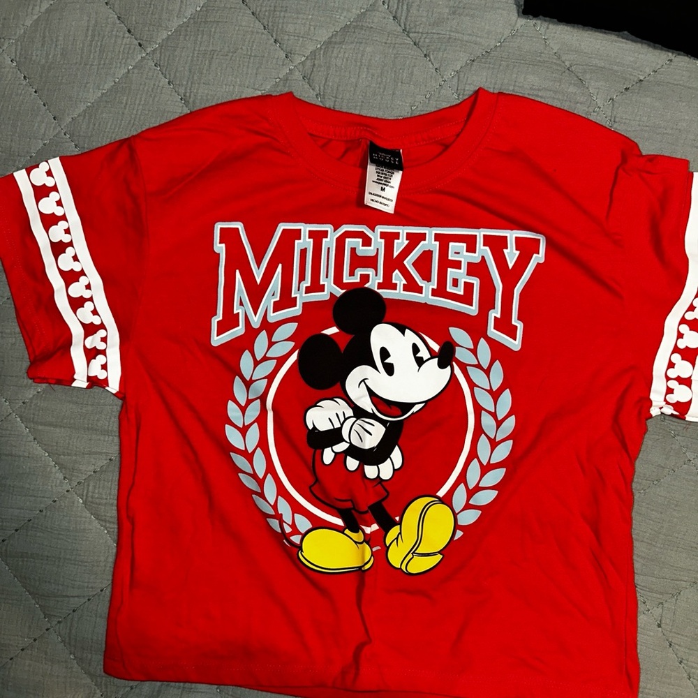 5 women’s Disney tops: Mickey Mouse, Star Wars, Ariel, Minnie all sz MD